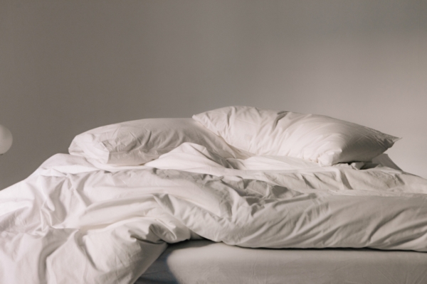 Image Of Messy Bed Poor Sleep Routine 